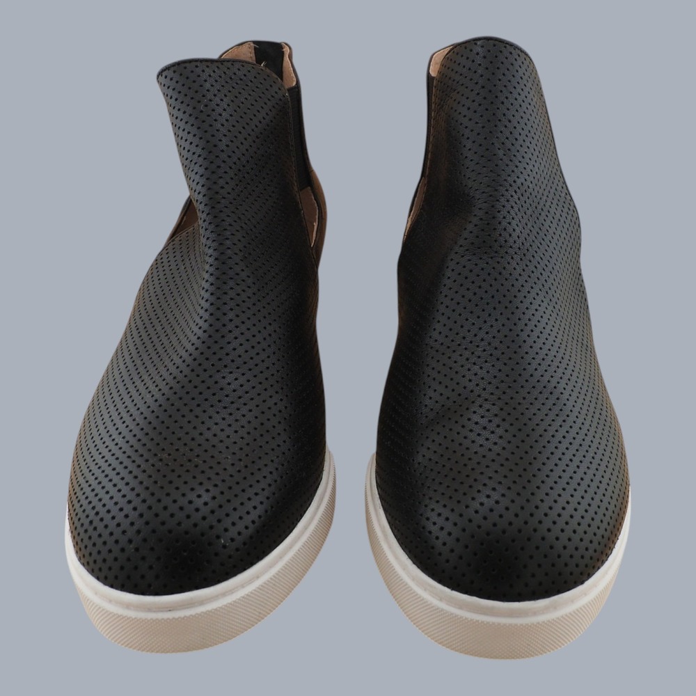 L.Paolo Black Perforated Leather Hidden Wedge Sneakers Back Zip High Top Size 9M